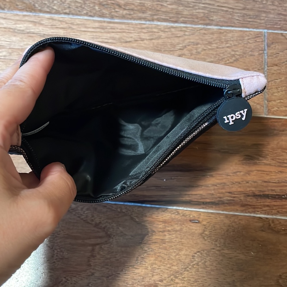 Makeup Bag (4) - Picture 9 of 12